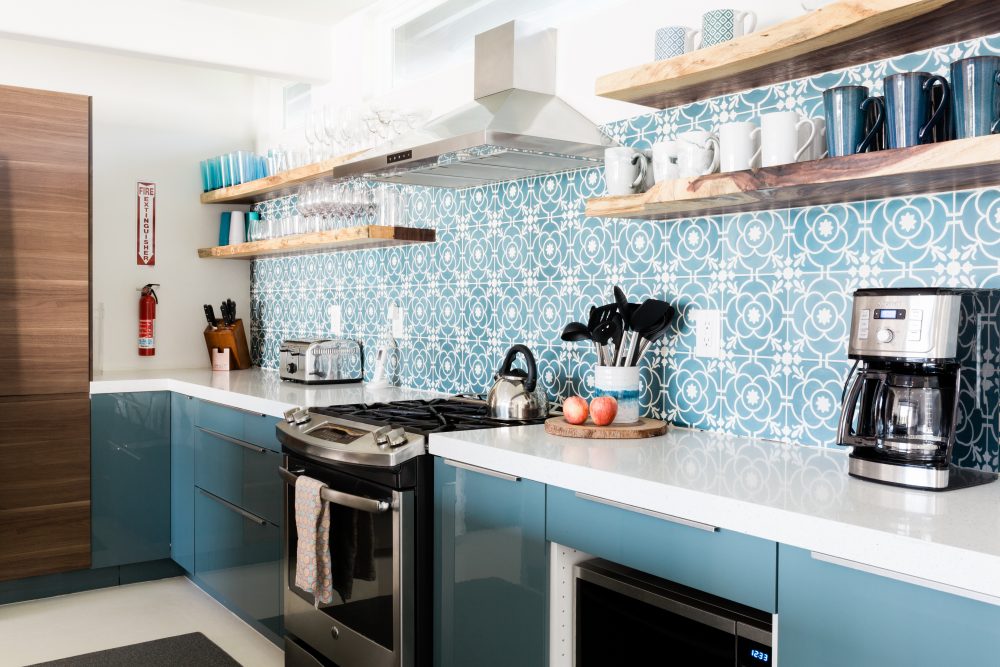 17 Kitchens That Will Convince You to Try Open Shelving