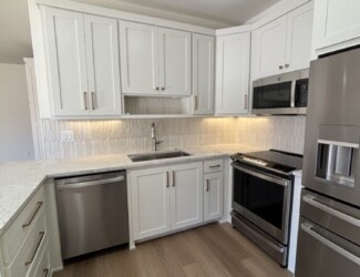 Lindsay Pool House - Kitchen